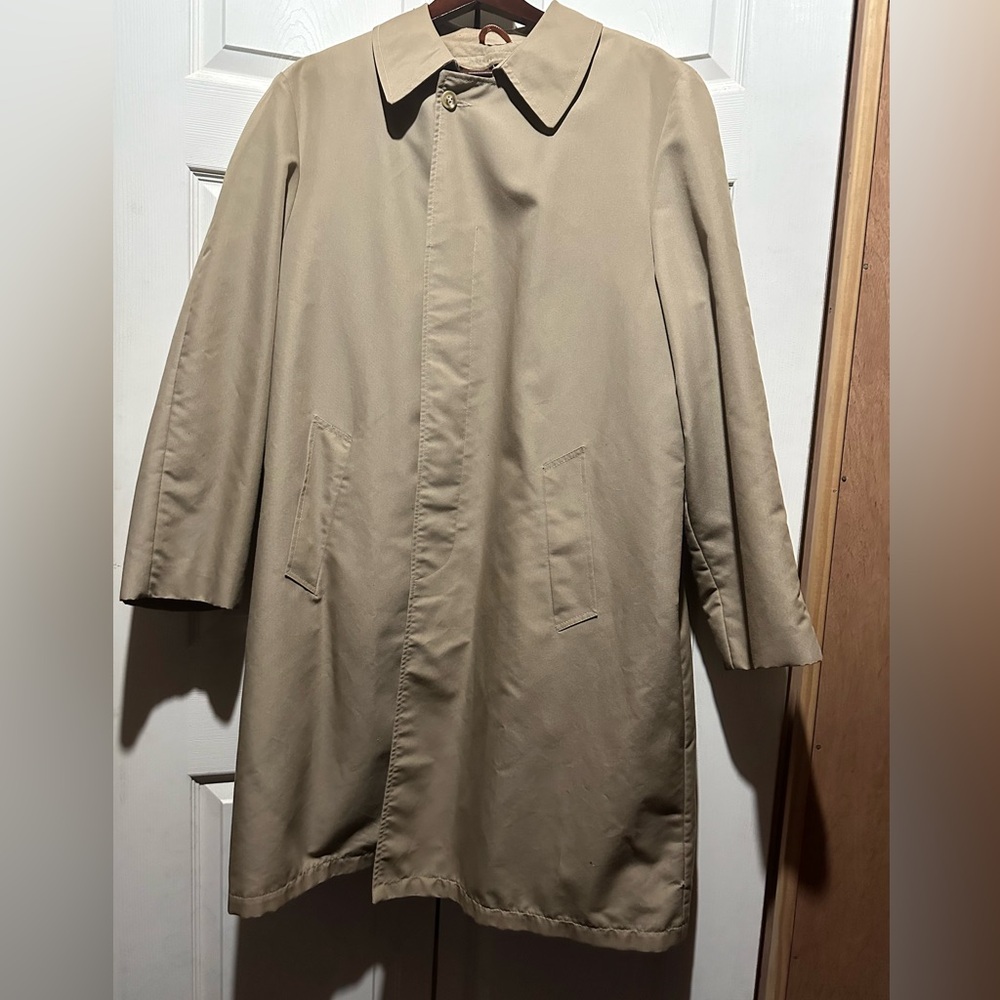 Vintage men's Sears Outerwear tan trench coat. Removable zipper liner. Size 46 T